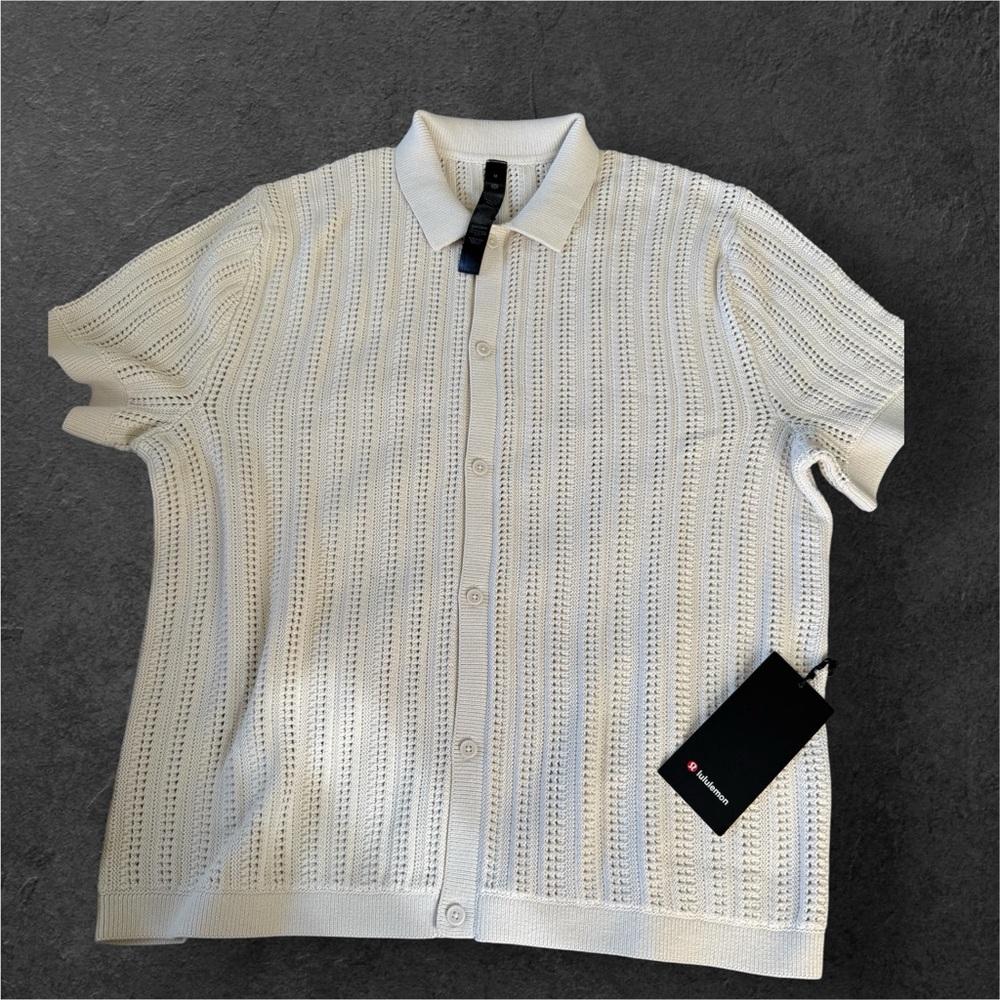 Lululemon Athletica Cream Casual Button Down Shirt with Textured Design